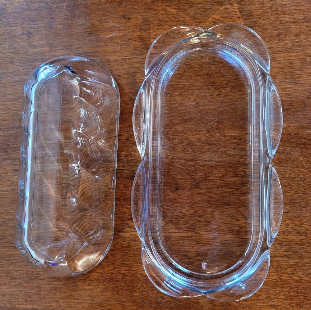 Anchor Hocking Clear Swirled Glass Butter Dish (113) - Picture 3 of 4